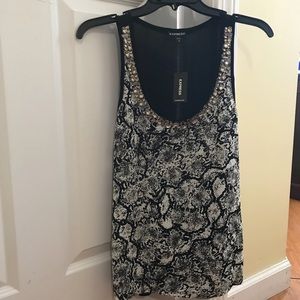 Black/White print Express top w/ embellished neck